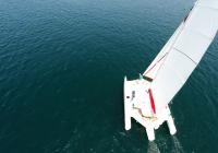 yachting trimaran stor sejl luftfoto